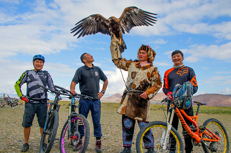 Cycling with Golden eagles in Mongolia